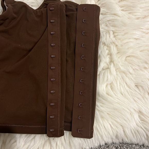 SKIMS Fits Everybody Adaptive Cami in Cocoa XXS NWT - Picture 7 of 7